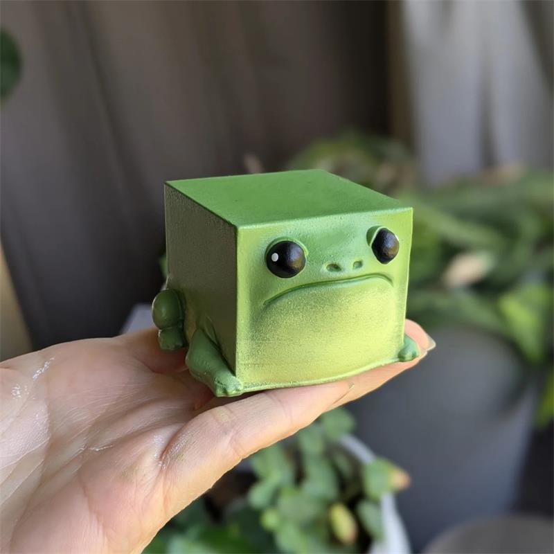 2025 New Unique Square-Shaped Frog Design Crafted From Resin Ideal for Desktop Display & Home Decoration Adding Fun to Spaces